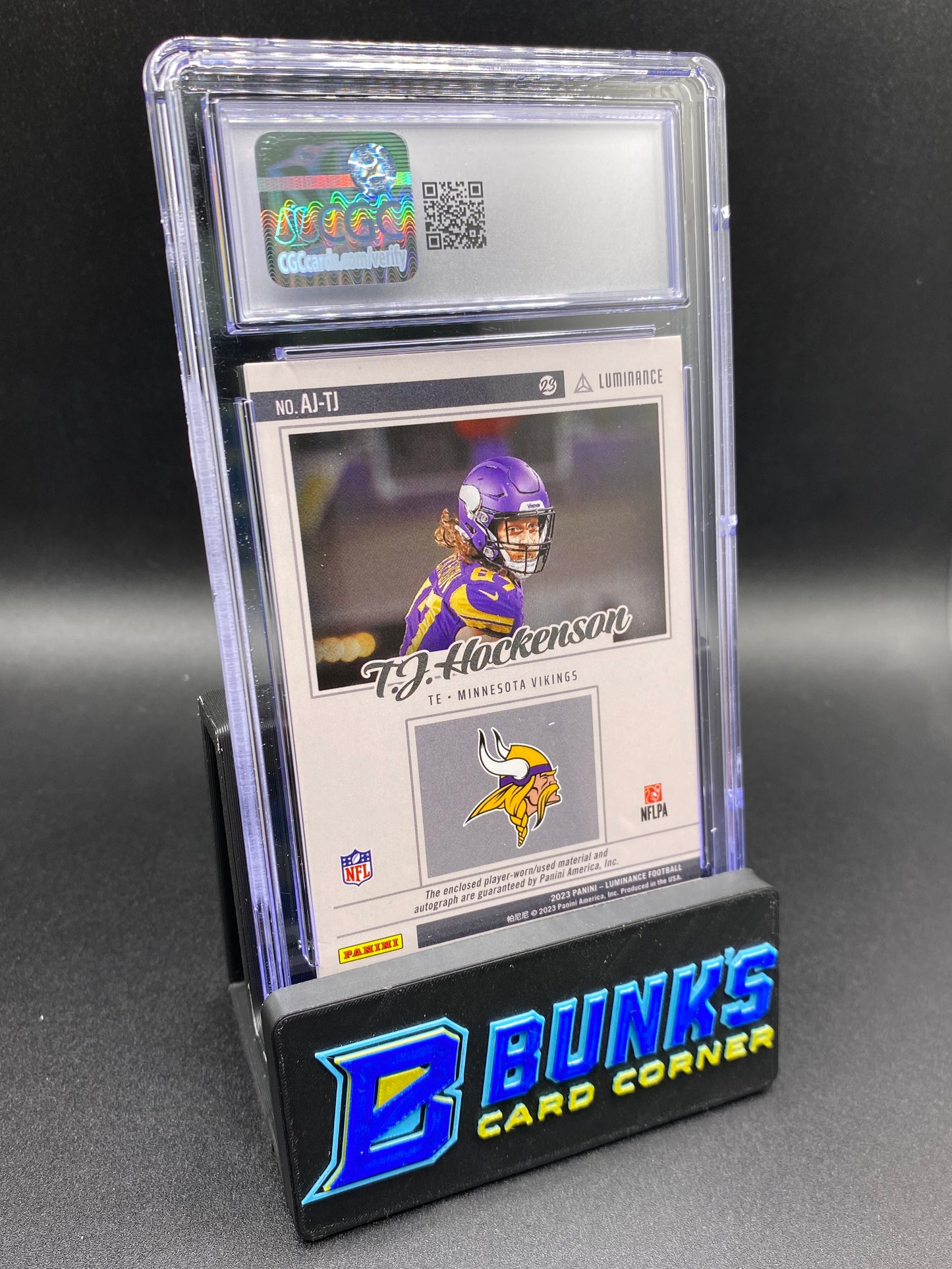 T.J. Hockenson Prime Green Auto Patch CGC Auto 10 3/10