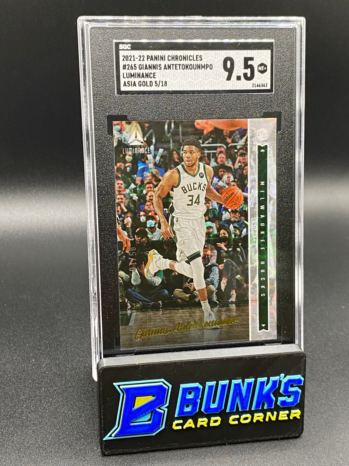 2021-22 Giannis Antetokounmpo Luminance Aisa Gold 5/18 SGC 9.5