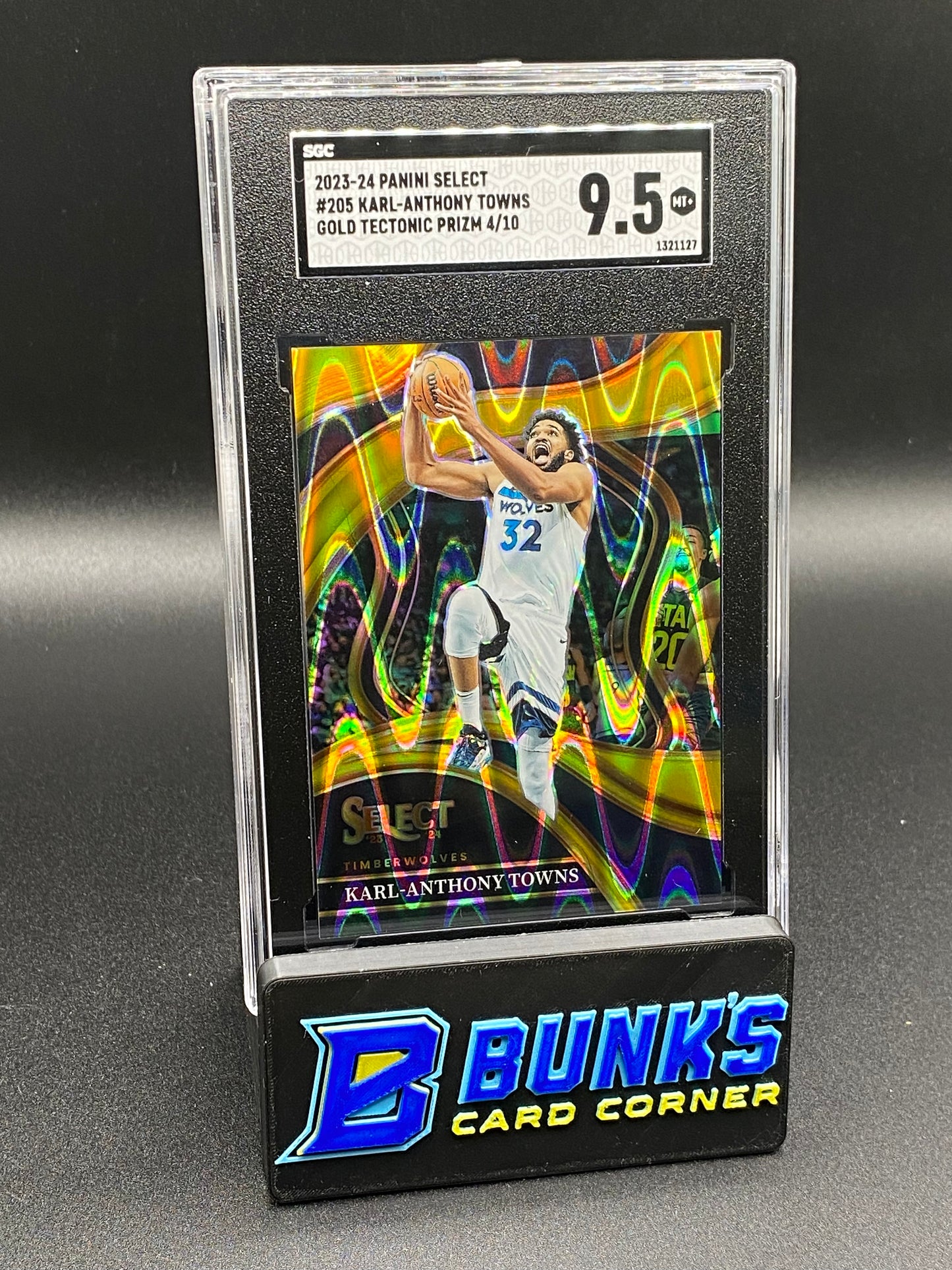 2023-24 Karl-Anthony Towns Gold Tectonic Prizm 4/10 SGC 9.5