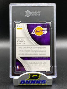 2015-16 Julius Randle AUTOGRAPHED 4/99 (Box B12)