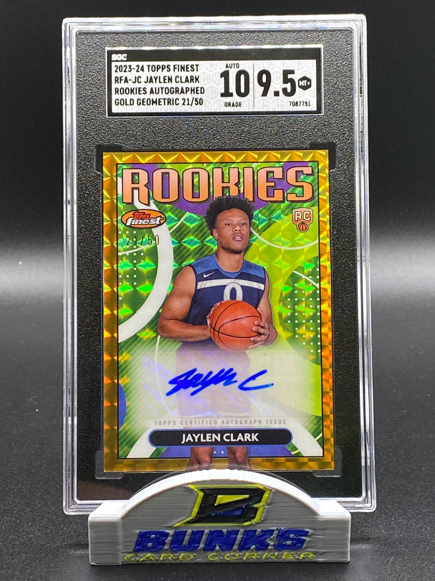 2023-24 Jaylen Clark AUTOGRAPHED Rookie Card Gold Geometric 21/50 (Box 15)