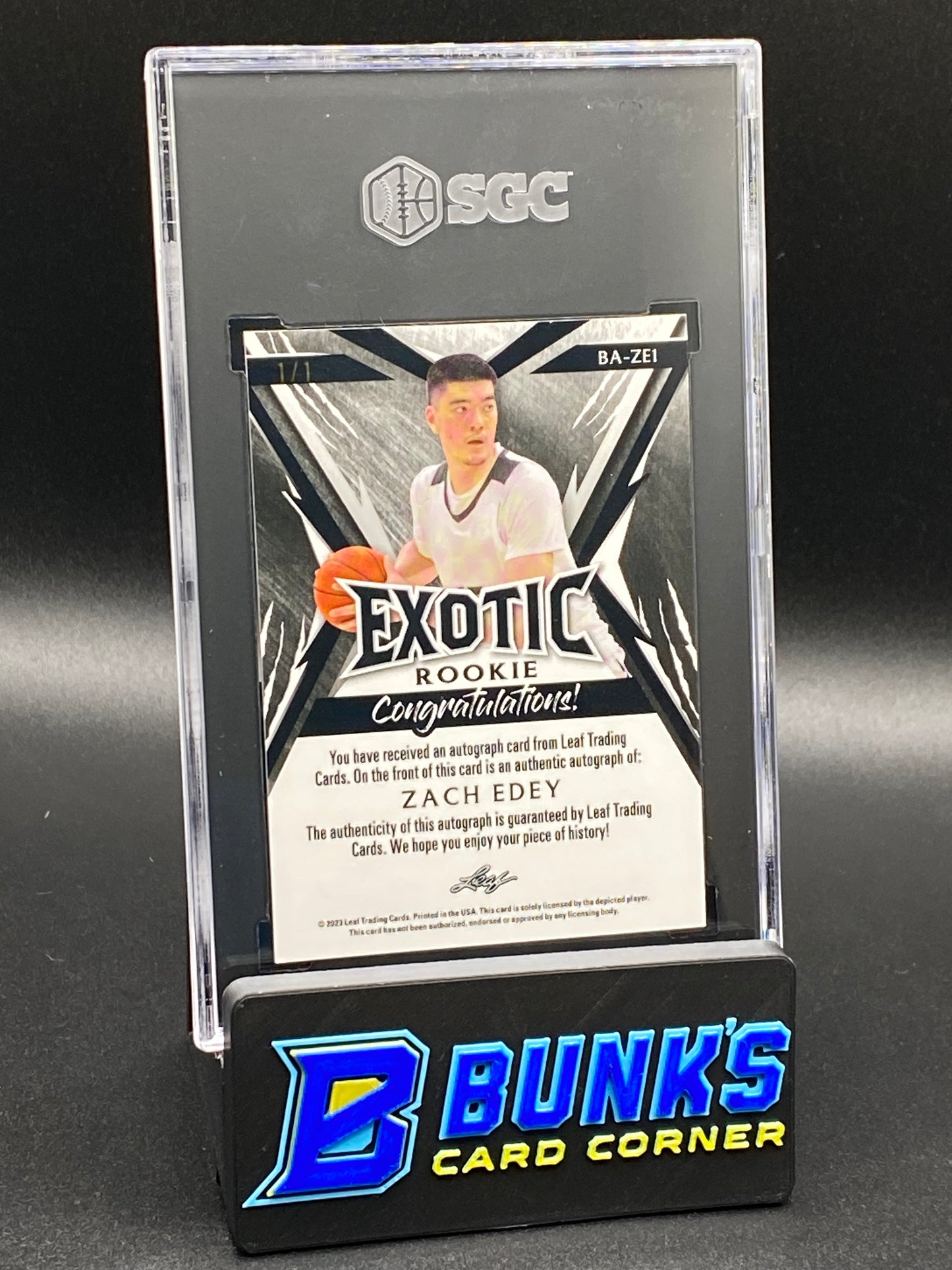 2022 Zach Edey Autographed Giraffe Kaleidoscope 1/1 SGC 10/10 (Box 25)