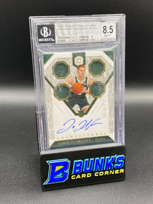 2018-19 Donte Divincenzo Jersey Auto. Beckett 8.5