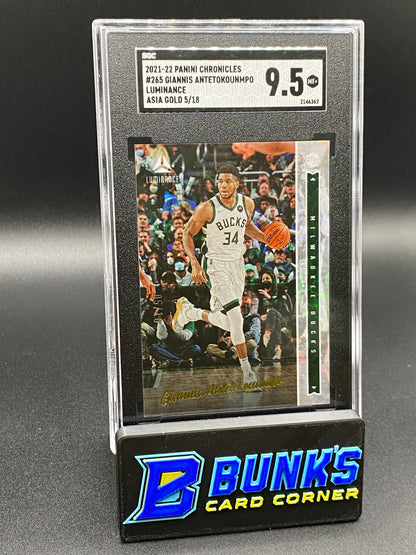 2021-22 Giannis Antetokounmpo Luminance Aisa Gold 5/18 SGC 9.5