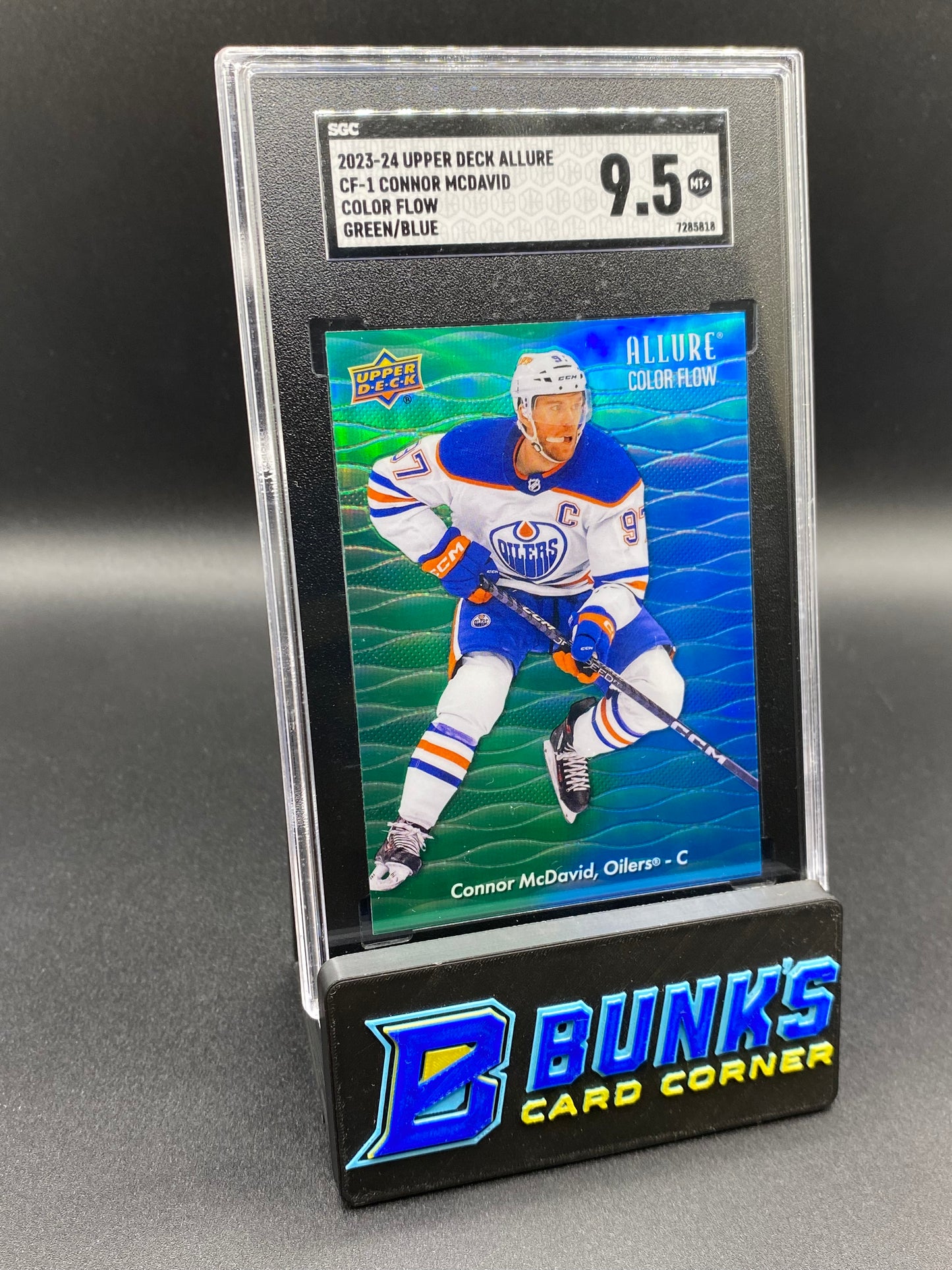 2023-24 Connor McDavid Color Flow Green/Blue SGC 9.5