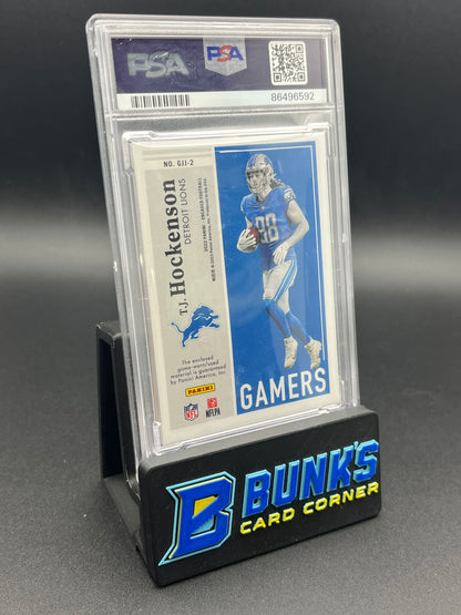 2022 TJ Hockenson Gamers Jumbo JSY-Gold PSA 8 3/15