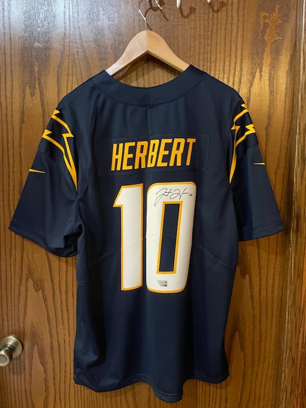 Justin Herbert Autograph Chargers Jersey                          Fanatics COA